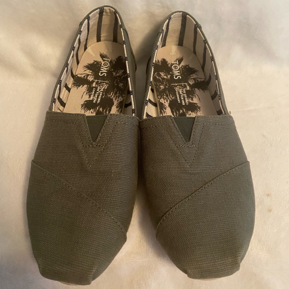 Women’s toms !!!!